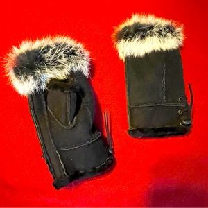 Super cute half mittens, real fur/shearling wore few time; Awesome for cell